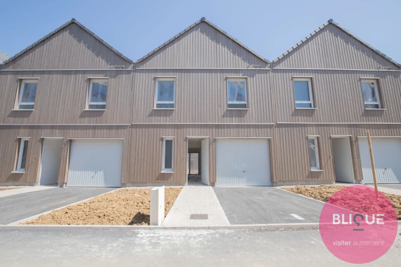 thumbnail of estate's photo