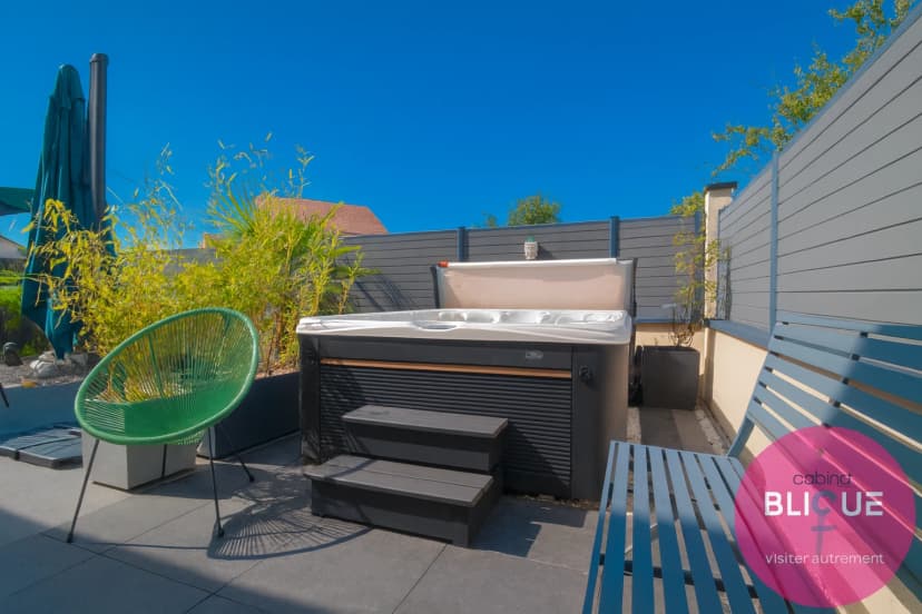 thumbnail of estate's photo