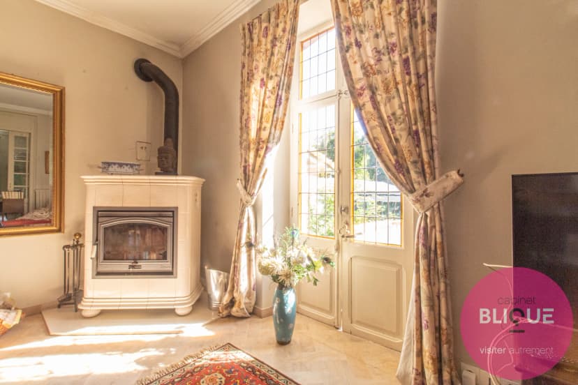 thumbnail of estate's photo