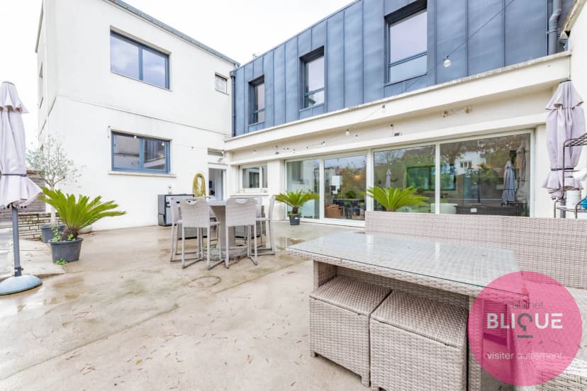 thumbnail of estate's photo