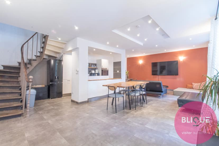 thumbnail of estate's photo