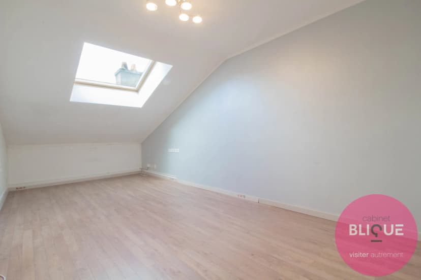 thumbnail of estate's photo