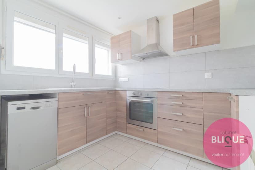 thumbnail of estate's photo