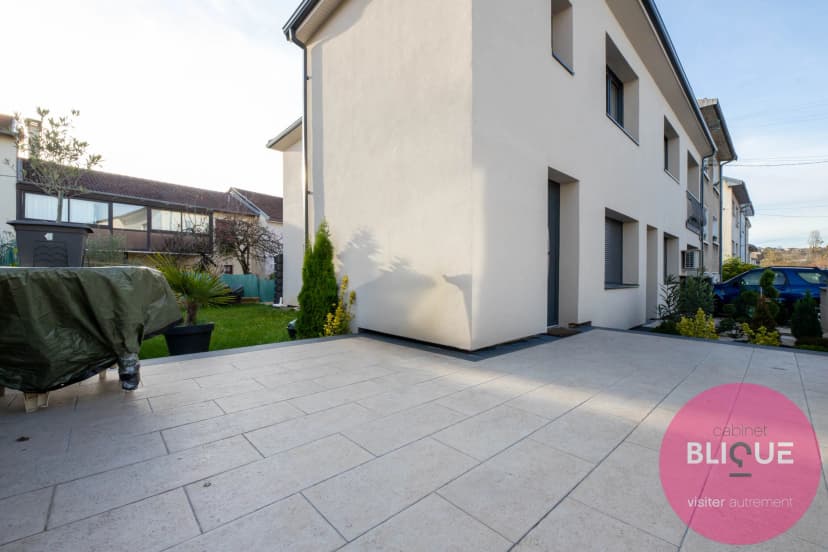 thumbnail of estate's photo