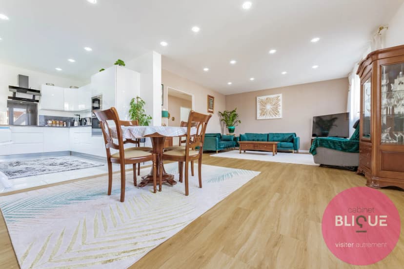 thumbnail of estate's photo