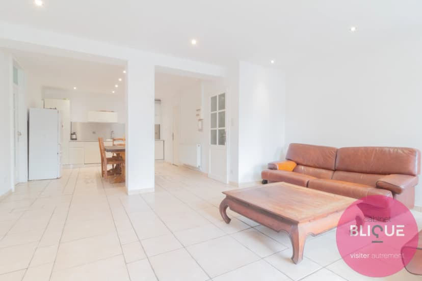 thumbnail of estate's photo