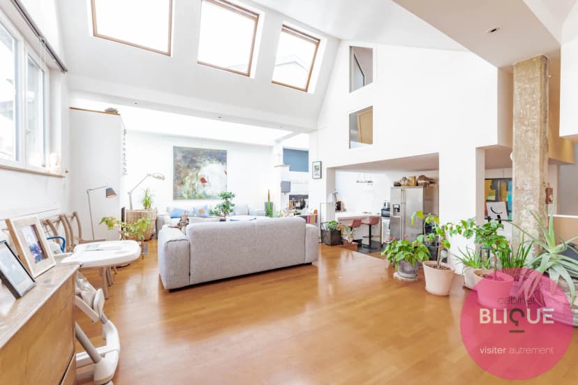 thumbnail of estate's photo