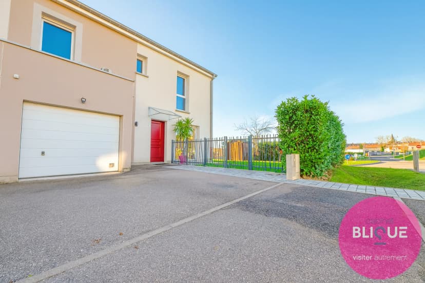 thumbnail of estate's photo