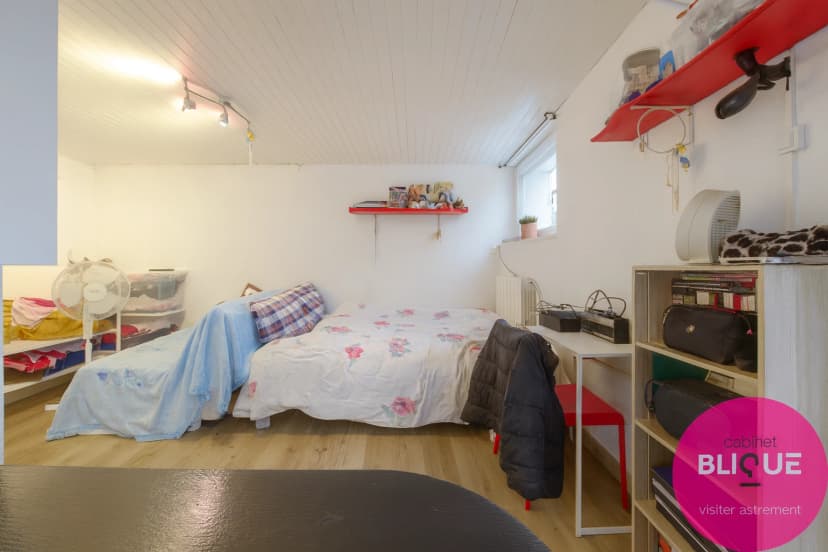 thumbnail of estate's photo