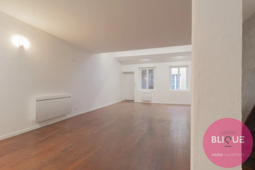 thumbnail of estate's photo