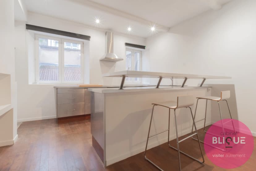 thumbnail of estate's photo