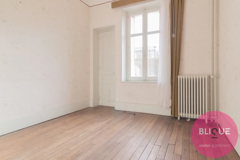 thumbnail of estate's photo