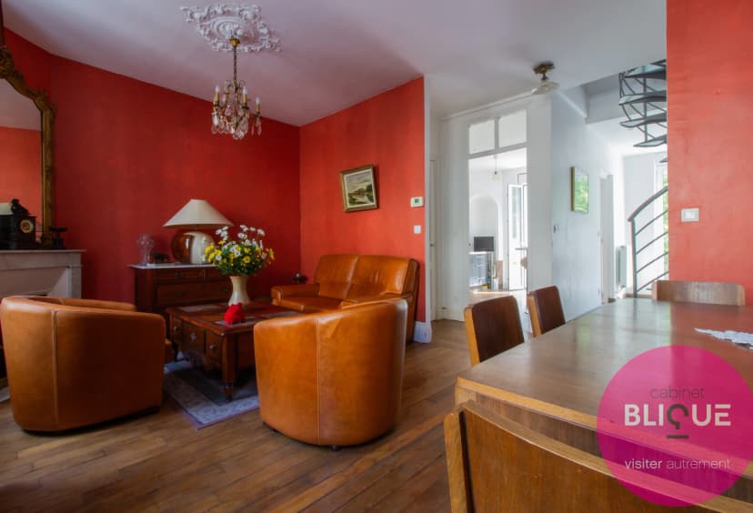 thumbnail of estate's photo