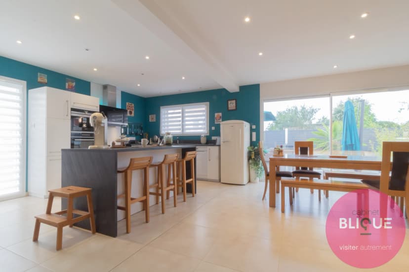 thumbnail of estate's photo