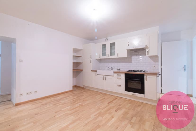 thumbnail of estate's photo