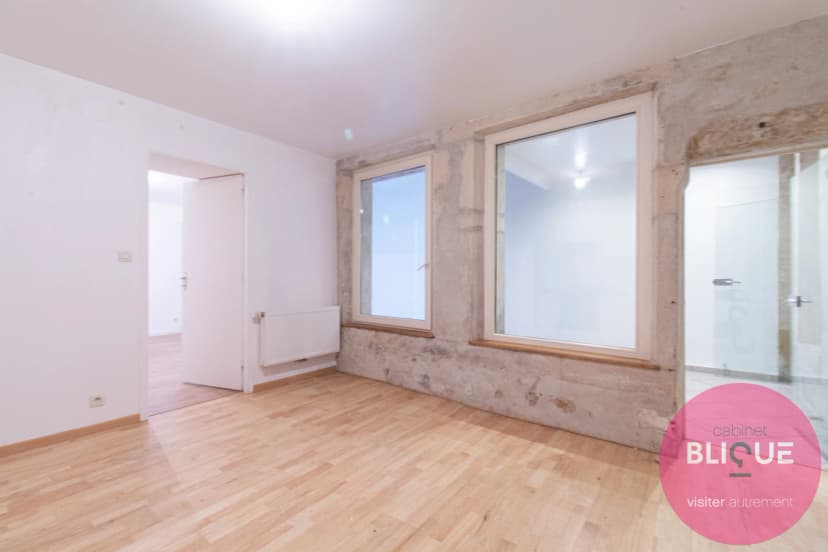 thumbnail of estate's photo