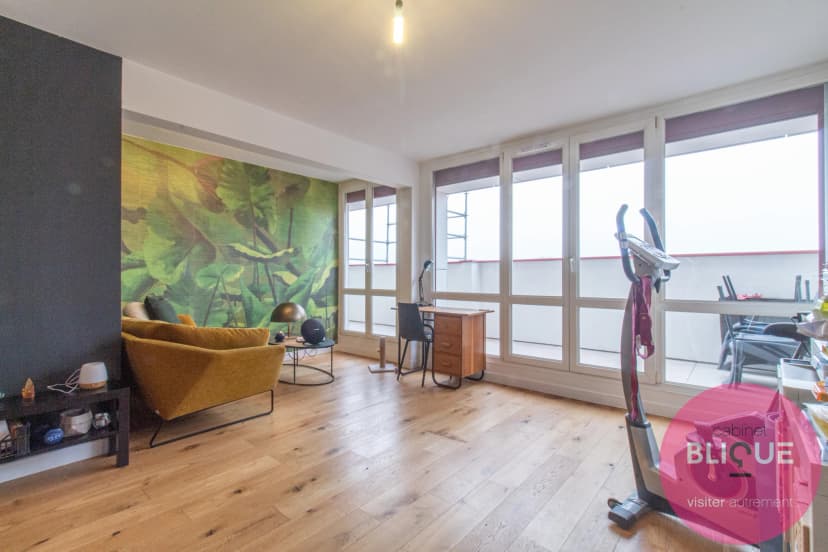 thumbnail of estate's photo