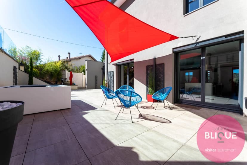 thumbnail of estate's photo