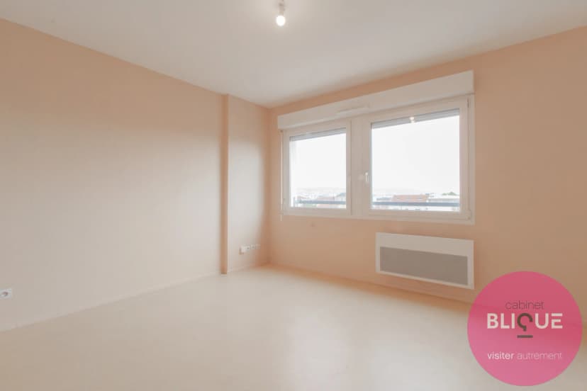 thumbnail of estate's photo