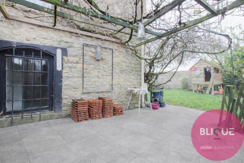 thumbnail of estate's photo