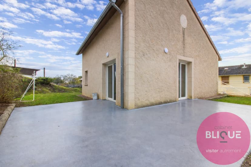 thumbnail of estate's photo