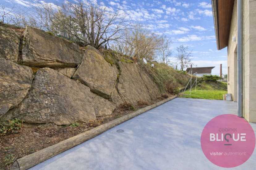 thumbnail of estate's photo