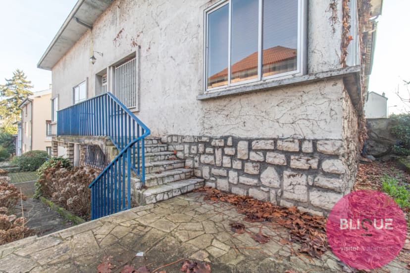 thumbnail of estate's photo