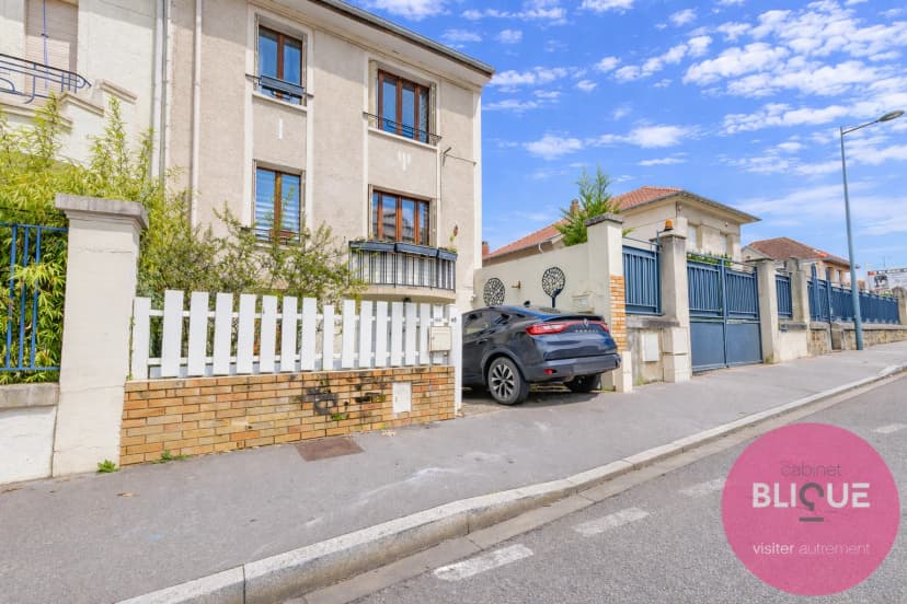 thumbnail of estate's photo