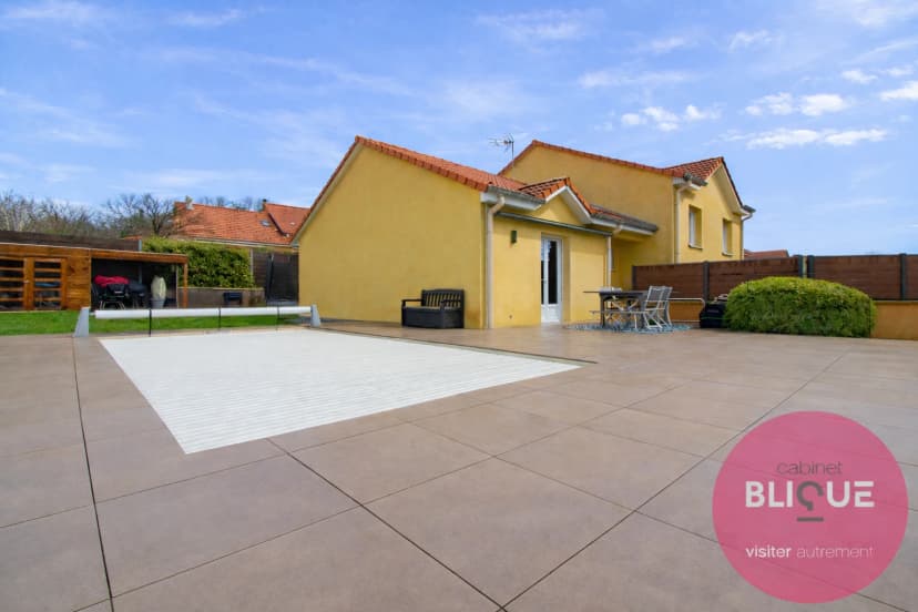 thumbnail of estate's photo