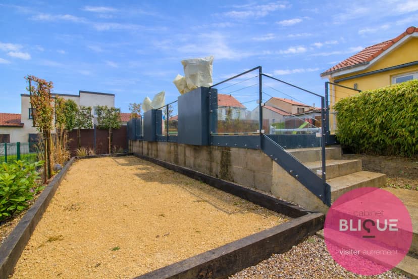 thumbnail of estate's photo