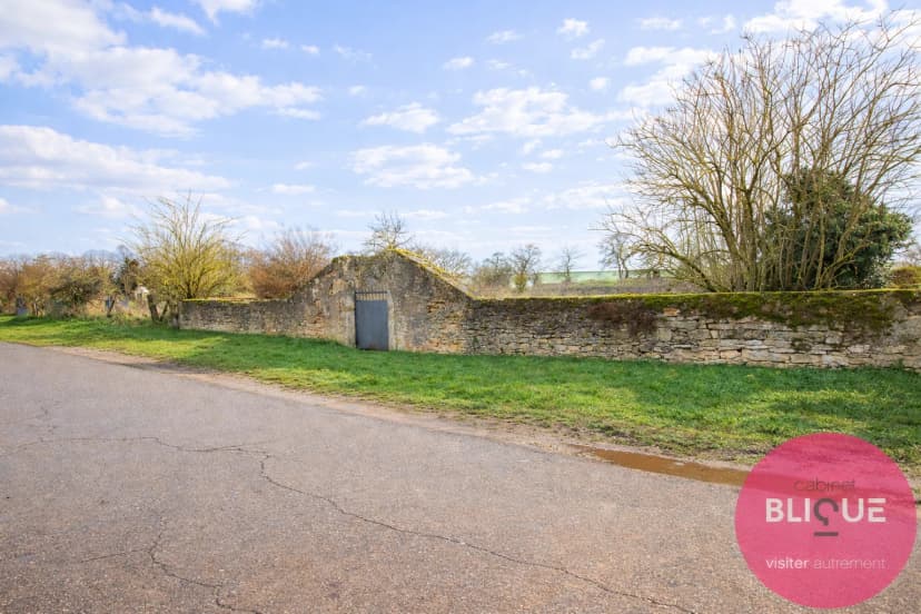 thumbnail of estate's photo