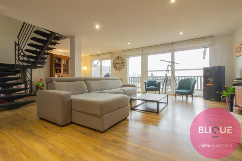 thumbnail of estate's photo