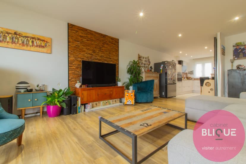 thumbnail of estate's photo