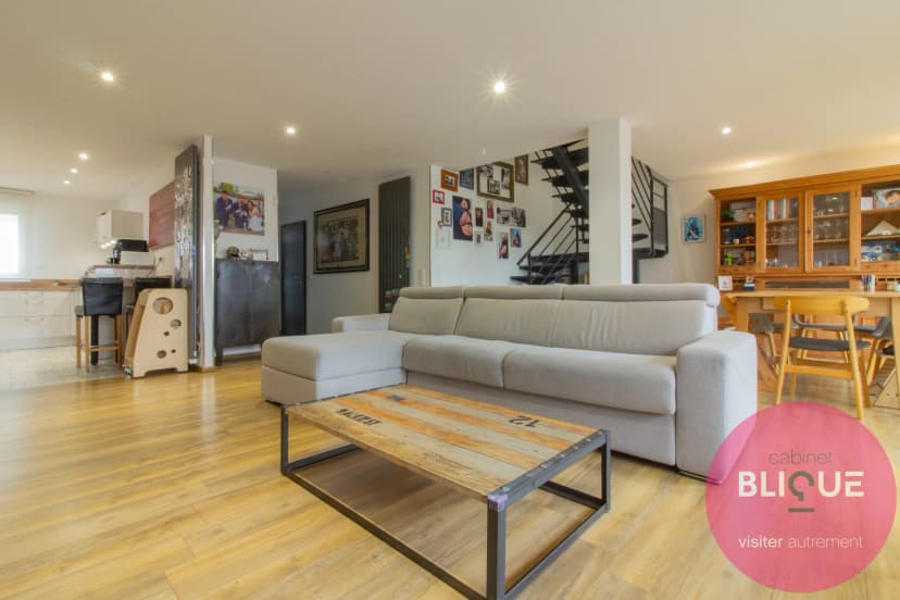 thumbnail of estate's photo