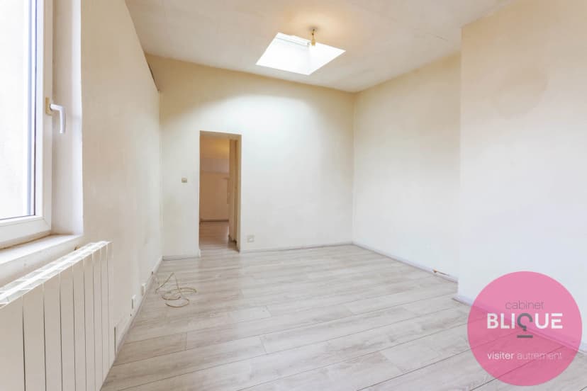 thumbnail of estate's photo