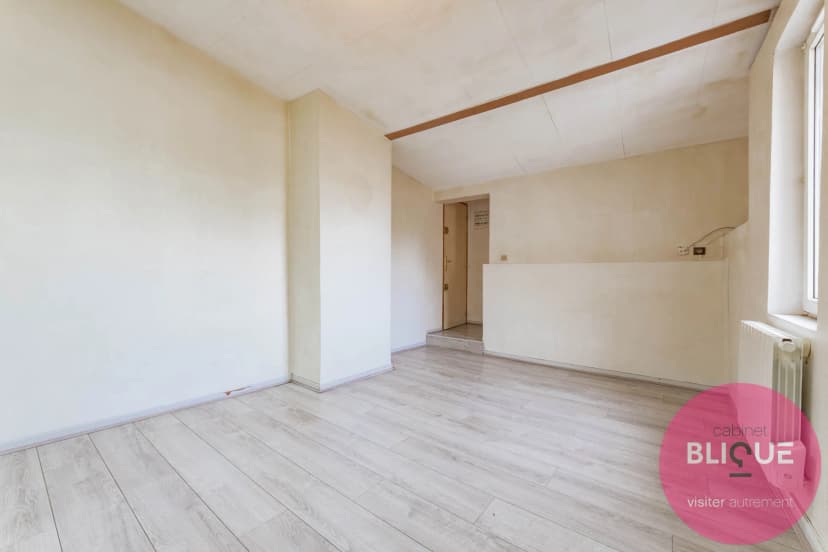 thumbnail of estate's photo