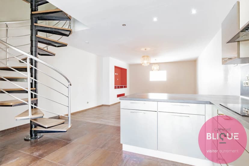 thumbnail of estate's photo