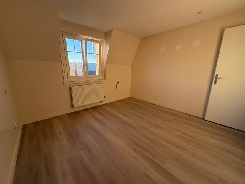 thumbnail of estate's photo