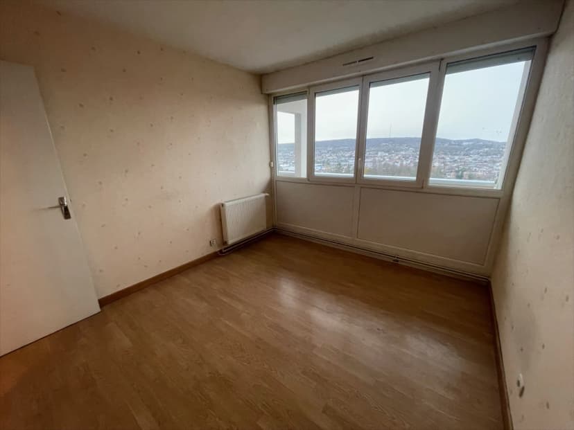 thumbnail of estate's photo