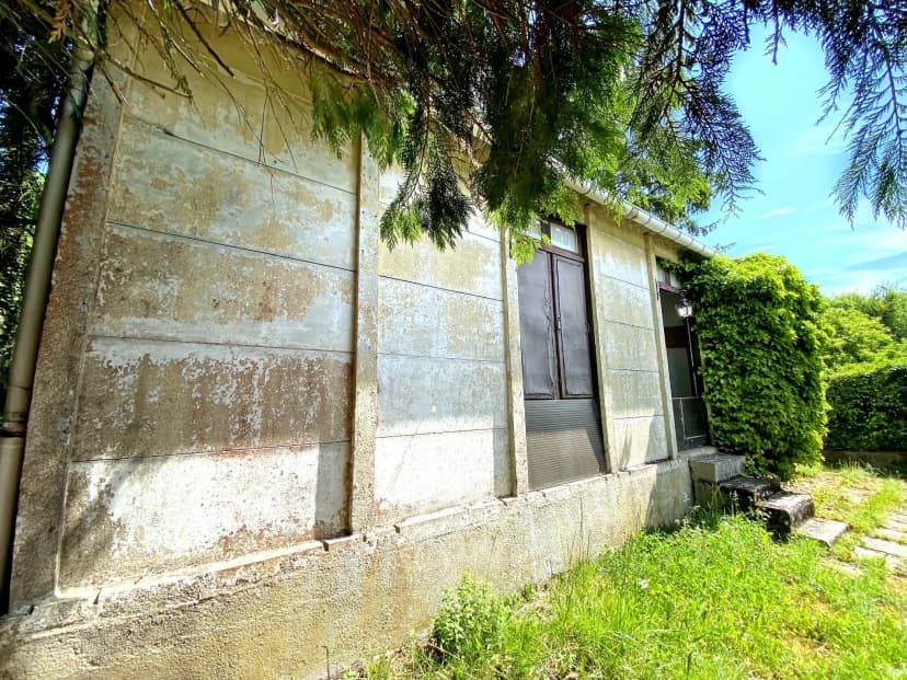 thumbnail of estate's photo