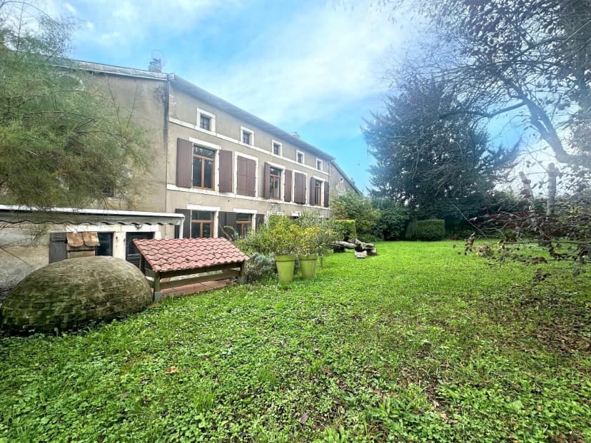 thumbnail of estate's photo