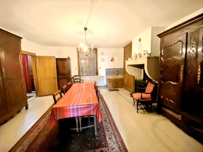 thumbnail of estate's photo