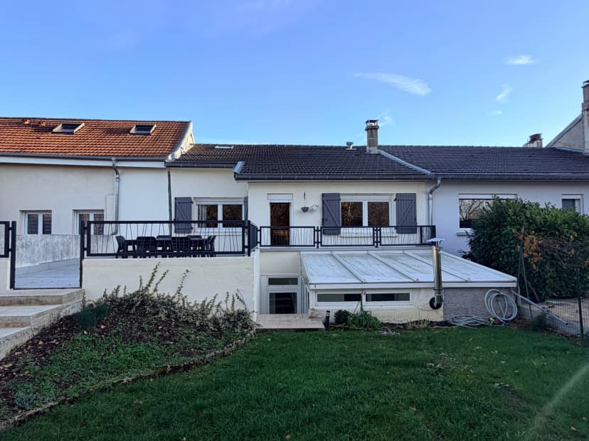 thumbnail of estate's photo