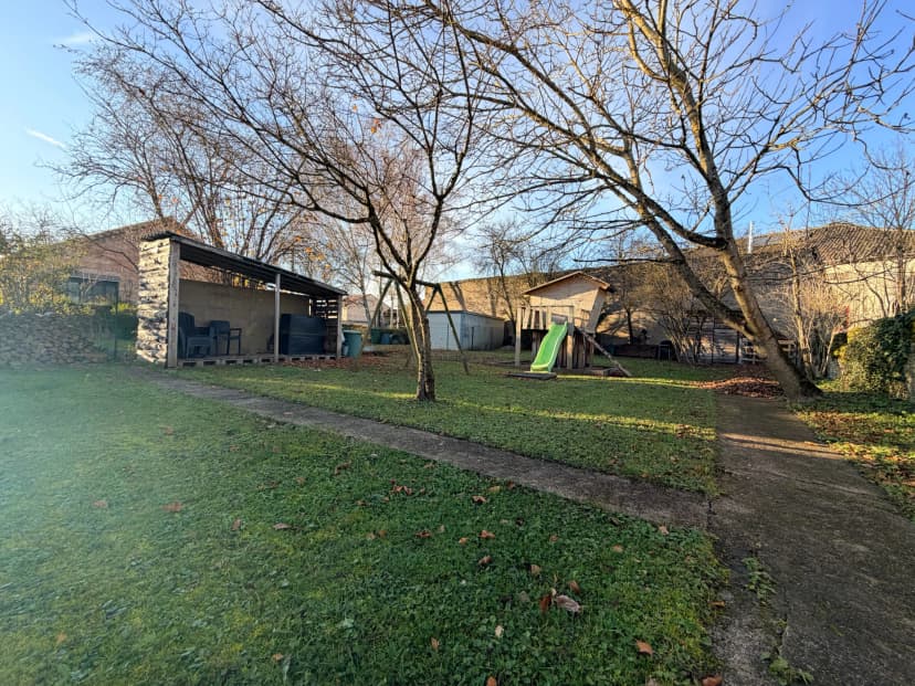 thumbnail of estate's photo