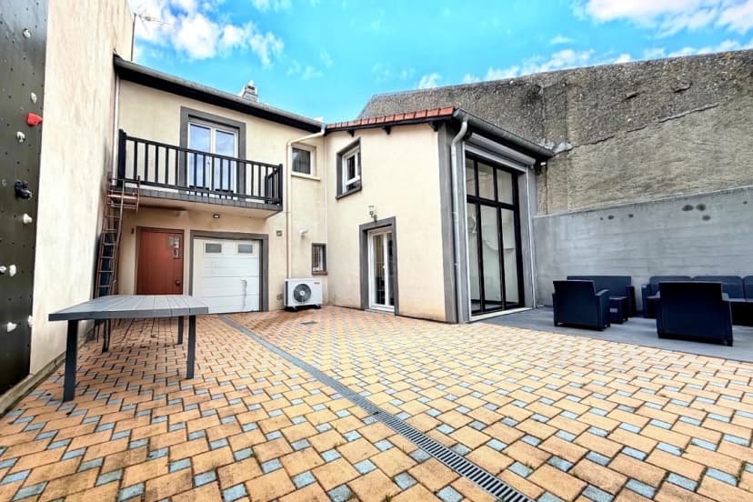 thumbnail of estate's photo