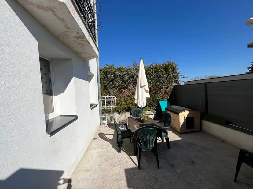 thumbnail of estate's photo