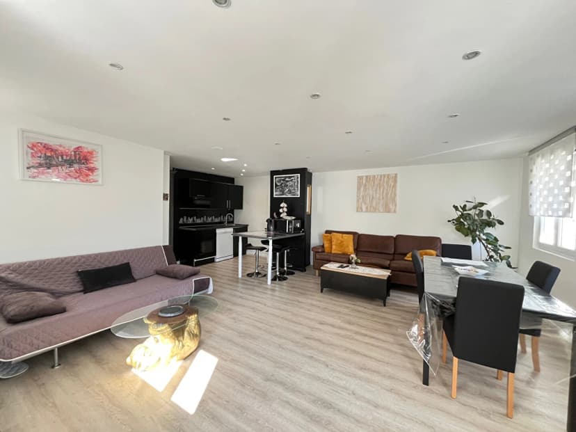 thumbnail of estate's photo