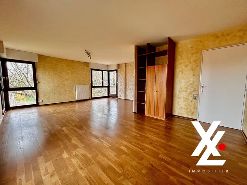 thumbnail of estate's photo