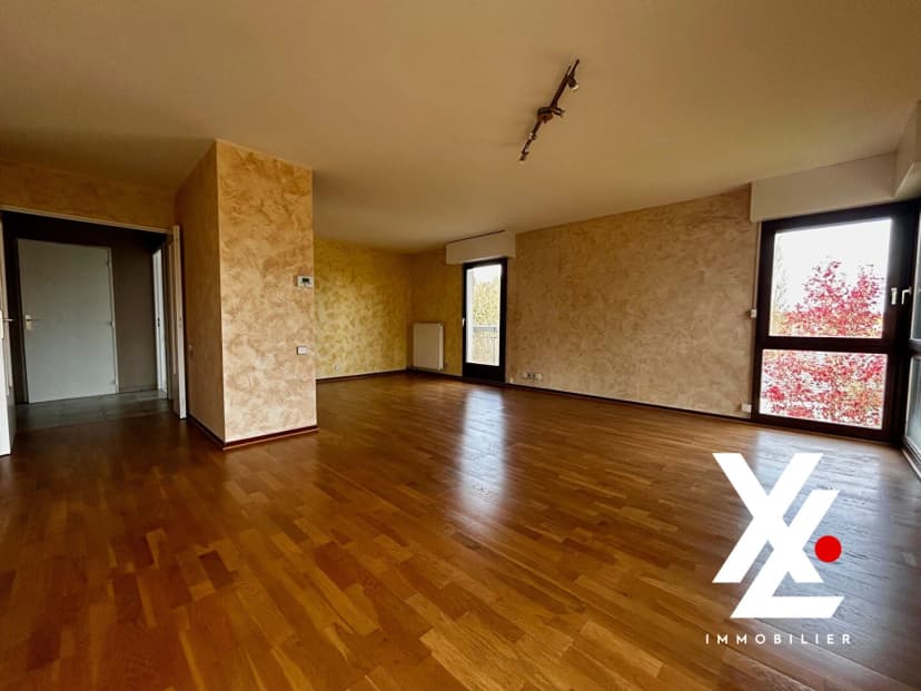 thumbnail of estate's photo