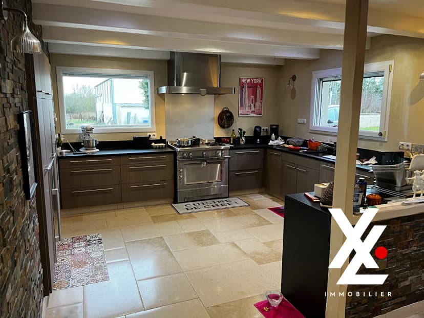 thumbnail of estate's photo